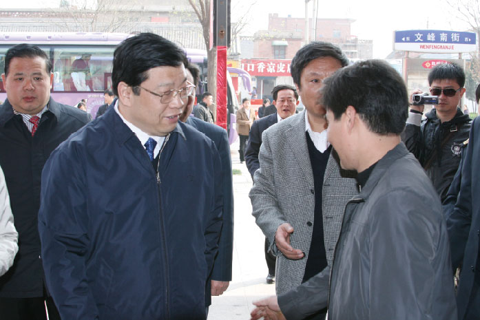 2010年安阳市原市委书记张广智、市长马林青莅临乐玩总部视察工作